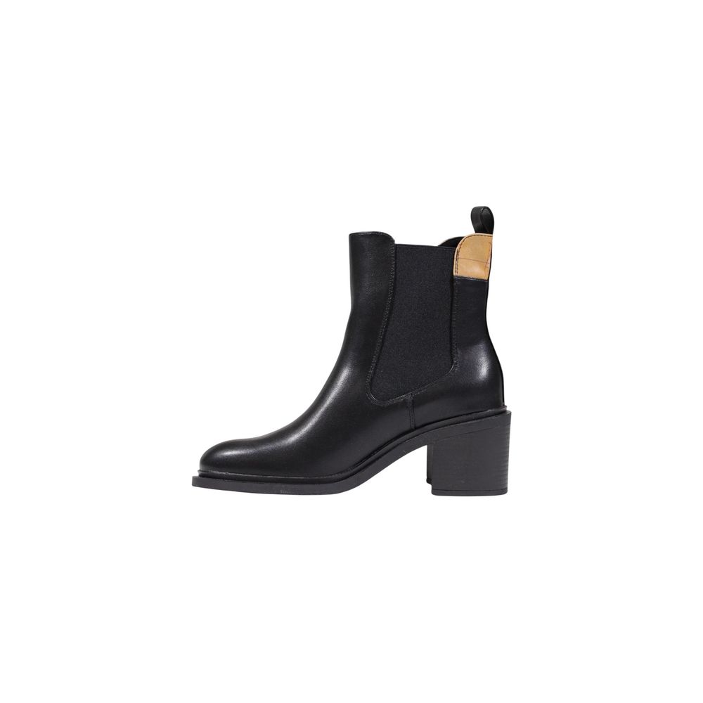 Ankle Boots by Alviero Martini Prima Classe for women in polyethylene & polyurethane black features an aerodynamic silhouette from the Women's Polyethylene & Polyurethane Ankle Boots collection, showcasing a aerodynamic block-heel and refined for an aerodynamic look.