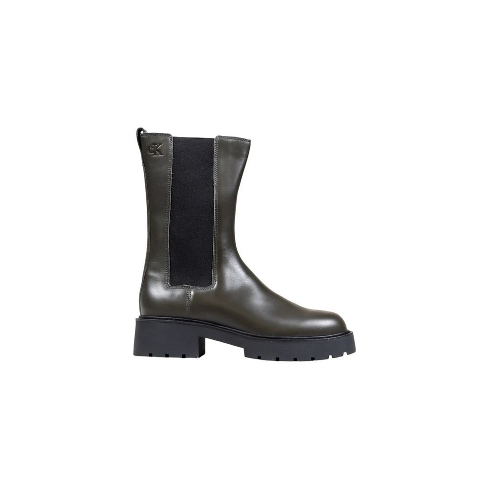Ankle Chelsea Winter Boots by Calvin Klein Jeans for women in leather gray features an dynamic silhouette, showcasing the dynamic Women's Leather Ankle Chelsea Winter Boots design with its distinctive and elegant .