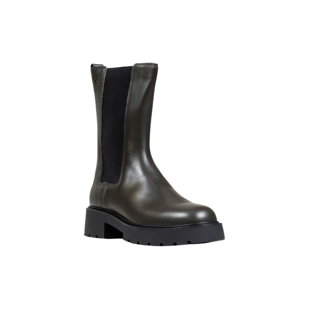 Ankle Chelsea Winter Boots by Calvin Klein Jeans for women in leather gray features an high-performance silhouette, showcasing the sophisticated design of the Women's Leather Ankle Chelsea Winter Boots with a and a refined .