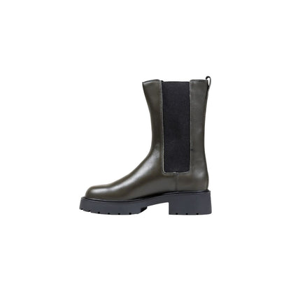 Ankle Chelsea Winter Boots by Calvin Klein Jeans for women in leather gray features an dynamic silhouette, showcasing the dynamic Women's Leather Ankle Chelsea Winter Boots design with its distinctive and elegant .