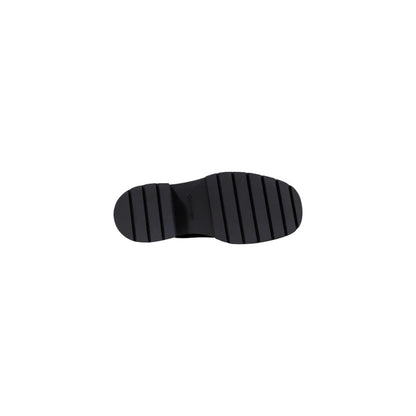 Ankle Chelsea Winter Boots by Calvin Klein Jeans for women in leather black features an aerodynamic silhouette from the Women's Leather Ankle Chelsea Winter Boots collection, showcasing a aerodynamic and refined for an aerodynamic look.