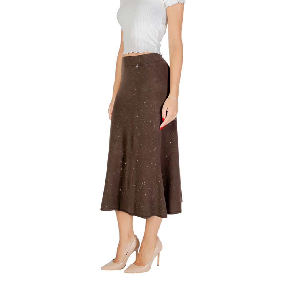 Skirt by Liu Jo for women in poly viscose brown features an relaxed-yet-refined silhouette that elegantly showcases the Women's Long Poly Viscose Skirt design and sophisticated long.