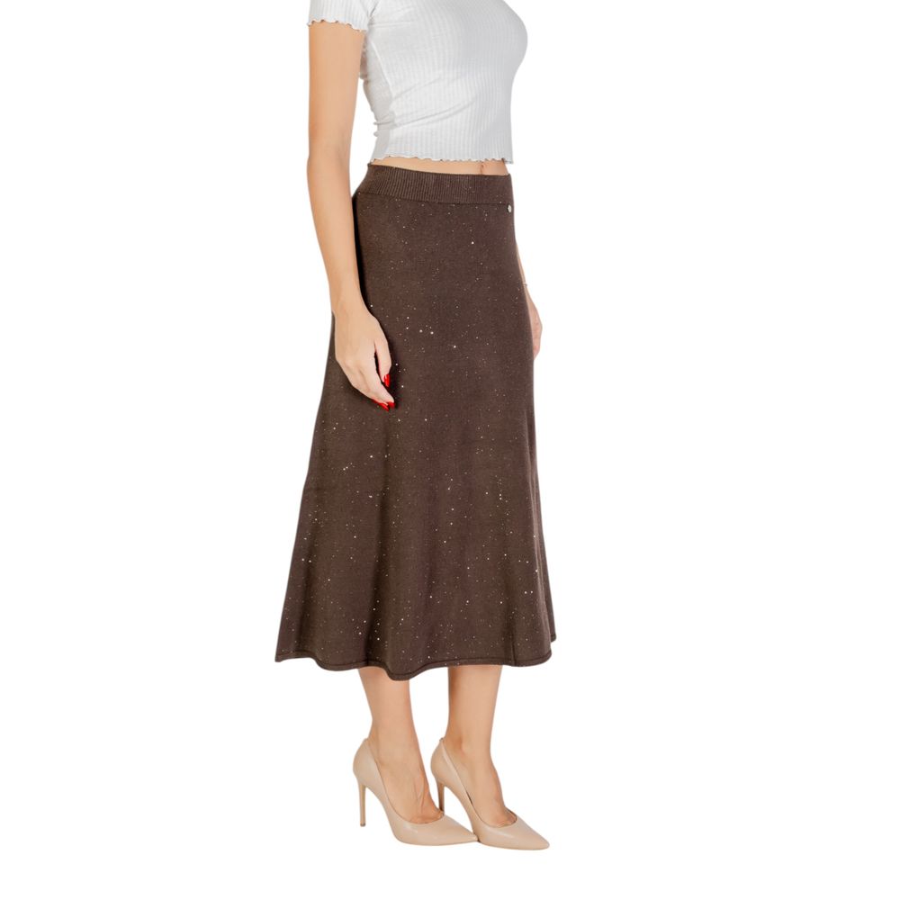 Skirt by Liu Jo for women in poly viscose brown features a captivating silhouette, showcasing the captivating Women's Long Poly Viscose Skirt design with a sophisticated long for a captivating look.