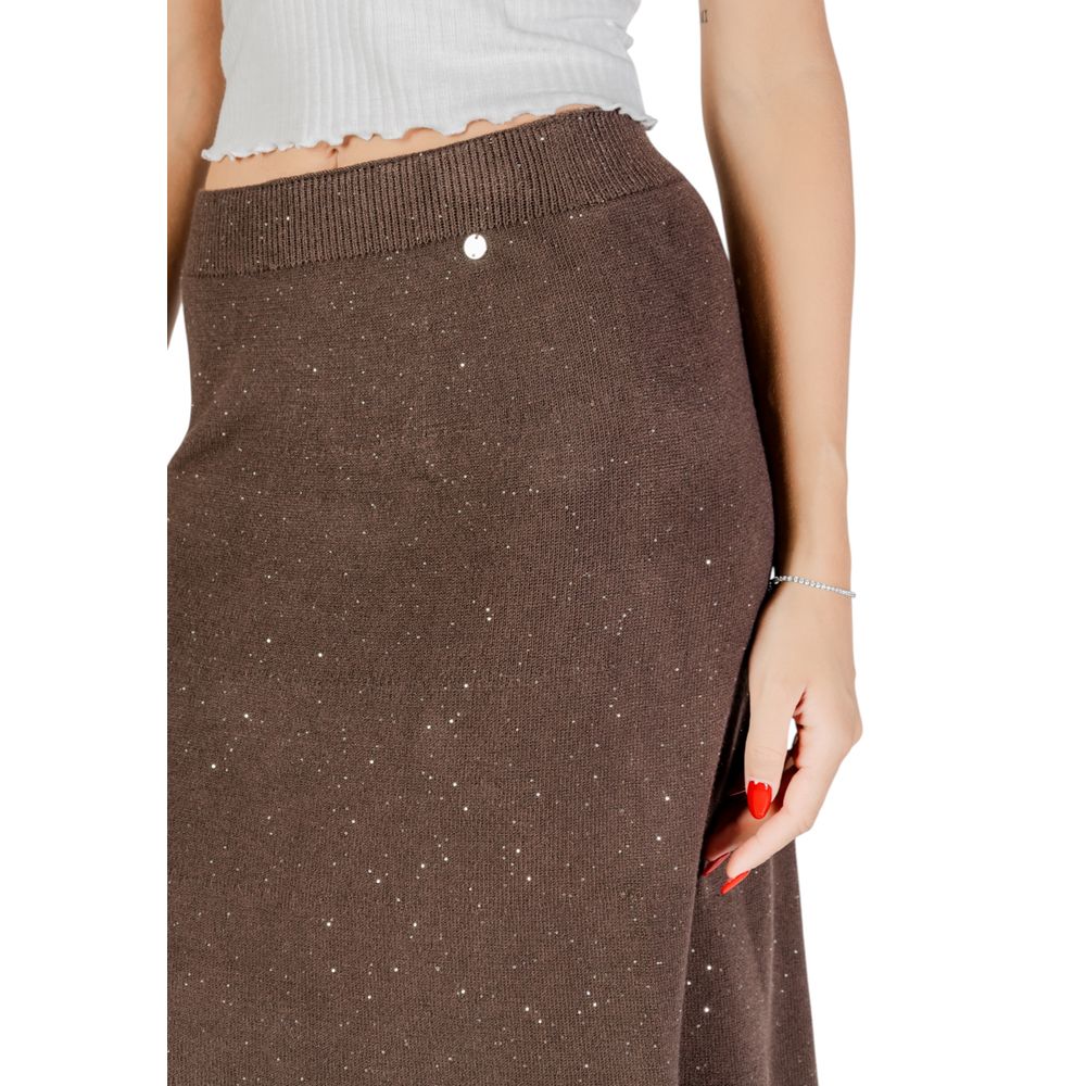 Skirt by Liu Jo for women in poly viscose brown showcases a dramatic silhouette, artfully capturing the essence of the Women's Long Poly Viscose Skirt in a dramatic long cut for a refined look.