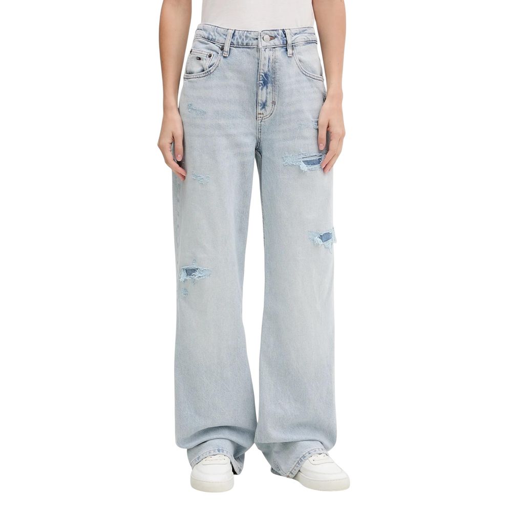 Jeans by Tommy Hilfiger Jeans for women in stretch denim cotton light-blue features a polished silhouette with a polished relaxed-fit, regular-fit, wide & mom, reaching a polished long and finished with a polished .