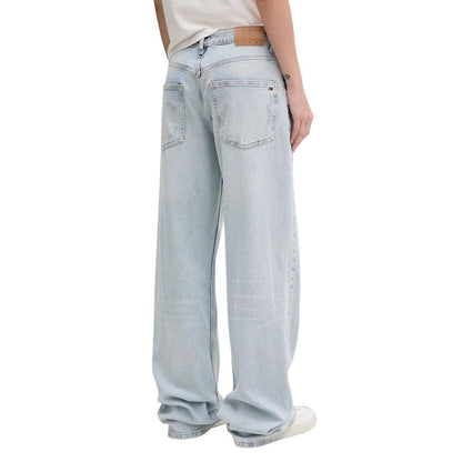 Jeans by Tommy Hilfiger Jeans for women in stretch denim cotton light-blue features an refined tailoring silhouette, showcasing a premium relaxed-fit, regular-fit, wide & mom with a and long cut for a refined tailoring look.
