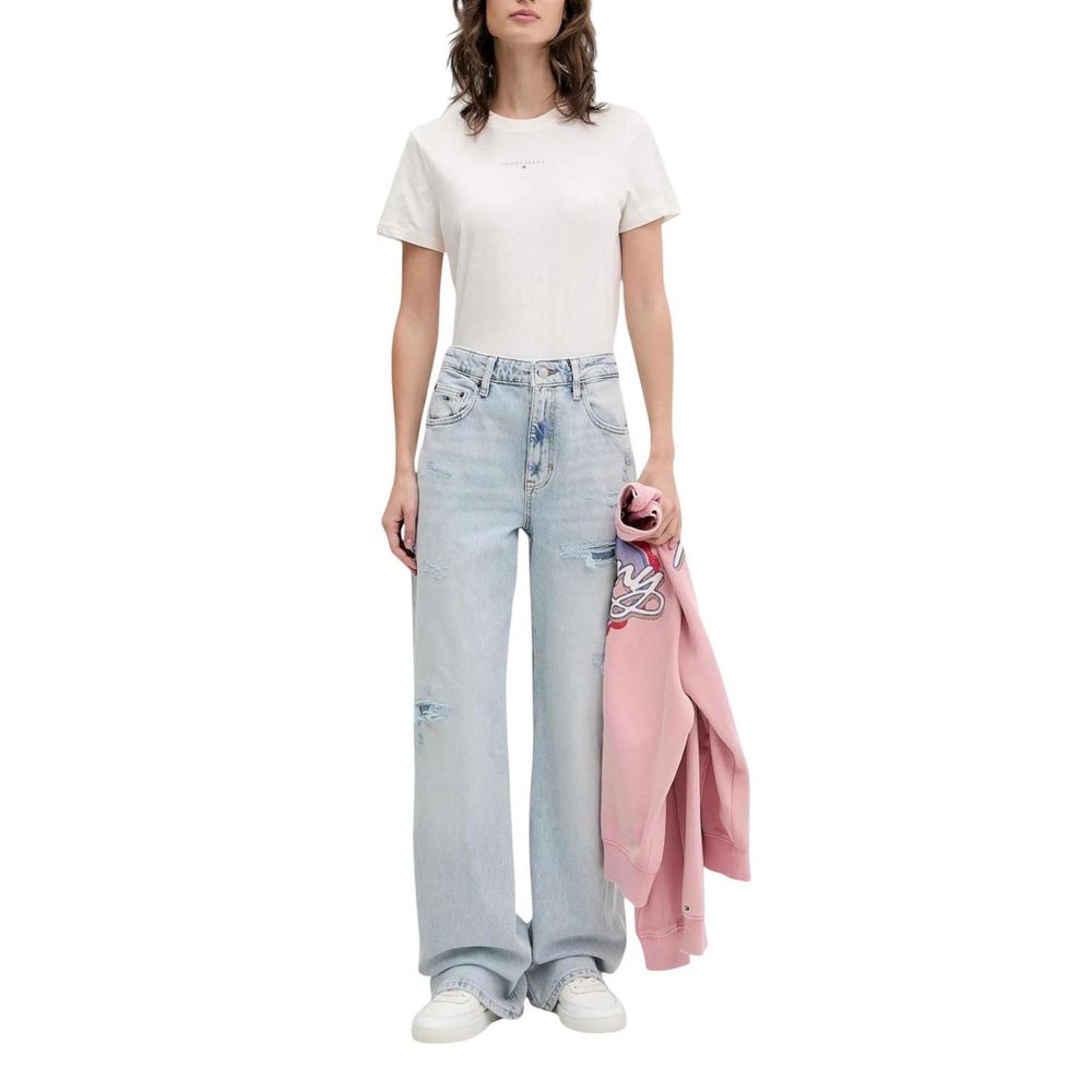 Jeans by Tommy Hilfiger Jeans for women in stretch denim cotton light-blue features a refined silhouette with a refined relaxed-fit, regular-fit, wide & mom, defined by a and a refined long for a refined finish.