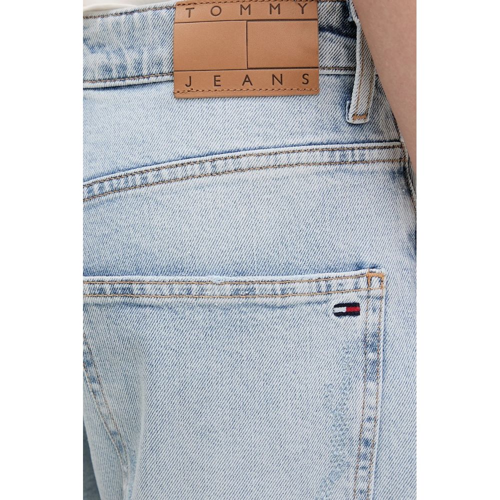 Jeans by Tommy Hilfiger Jeans for women in stretch denim cotton light-blue features a refined silhouette with a refined relaxed-fit, regular-fit, wide & mom, defined by a and a refined long for a refined finish.