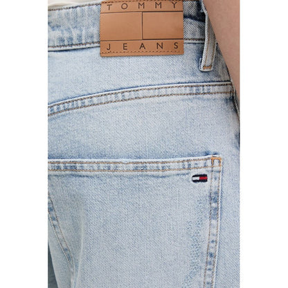 Jeans by Tommy Hilfiger Jeans for women in stretch denim cotton light-blue features a refined silhouette with a refined relaxed-fit, regular-fit, wide & mom, defined by a and a refined long for a refined finish.