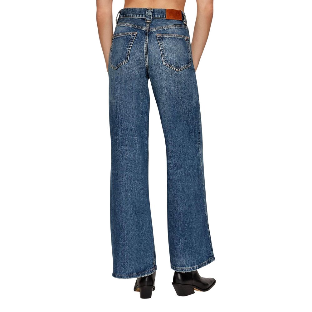 Jeans by Tommy Hilfiger for women in denim cotton blue presents a refined pantology silhouette, artfully defined by a refined pantology relaxed-fit & wide, long, and a sophisticated high rise.