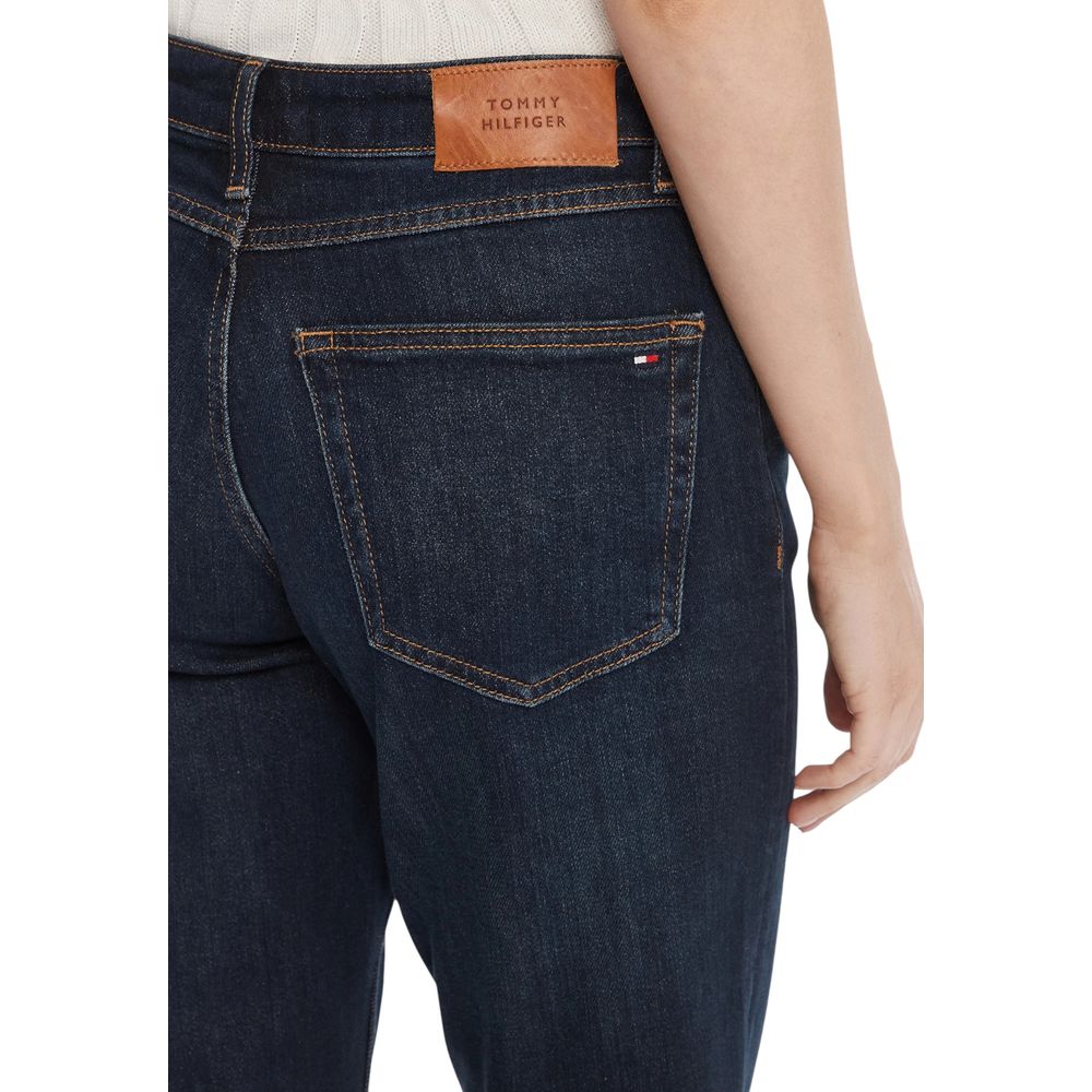 Jeans by Tommy Hilfiger for women in stretch denim cotton blue features an refined tailoring silhouette, showcasing a premium regular-fit & mom with a and long cut for a refined tailoring look.