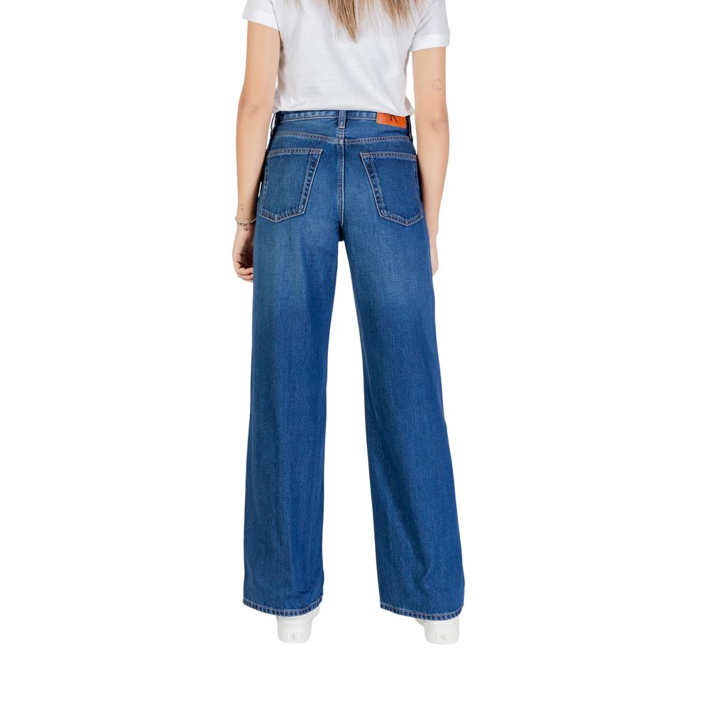 Jeans by Calvin Klein Jeans for women in denim cotton blue presents a tailored silhouette, showcasing a tailored relaxed-fit, boyfriend & wide and long cut with a refined low rise for a truly tailored aesthetic.