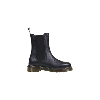 Ankle Chelsea Boots by Dr. Martens for women in leather black features an dynamic silhouette, showcasing the dynamic Women's Leather Ankle Chelsea Boots design with its distinctive and elegant .