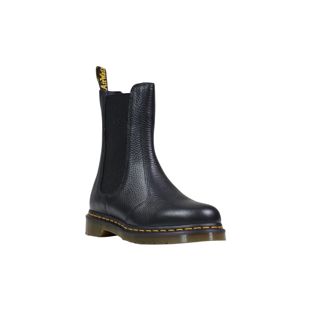 Ankle Chelsea Boots by Dr. Martens for women in leather black features an performance-driven Women's Leather Ankle Chelsea Boots silhouette, defined by a sophisticated and a performance-driven .