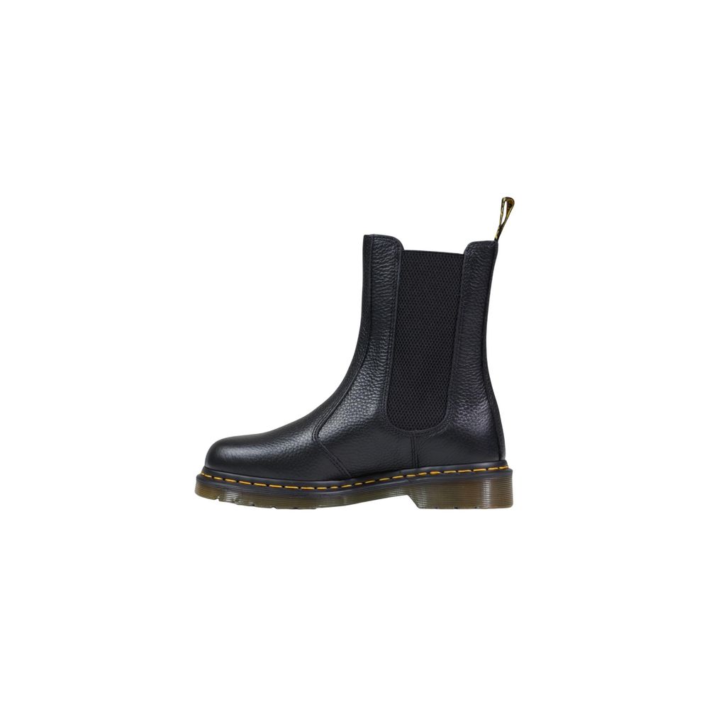 Ankle Chelsea Boots by Dr. Martens for women in leather black features an high-performance silhouette, showcasing the sophisticated design of the Women's Leather Ankle Chelsea Boots with a and a refined .