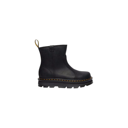 Ankle Boots by Dr. Martens for women in leather black features an high-performance silhouette, showcasing the sophisticated design of the Women's Leather Ankle Boots with a and a refined .