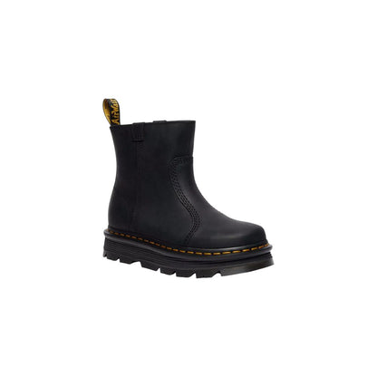 Ankle Boots by Dr. Martens for women in leather black features an dynamic silhouette, showcasing the dynamic Women's Leather Ankle Boots design with its distinctive and elegant .