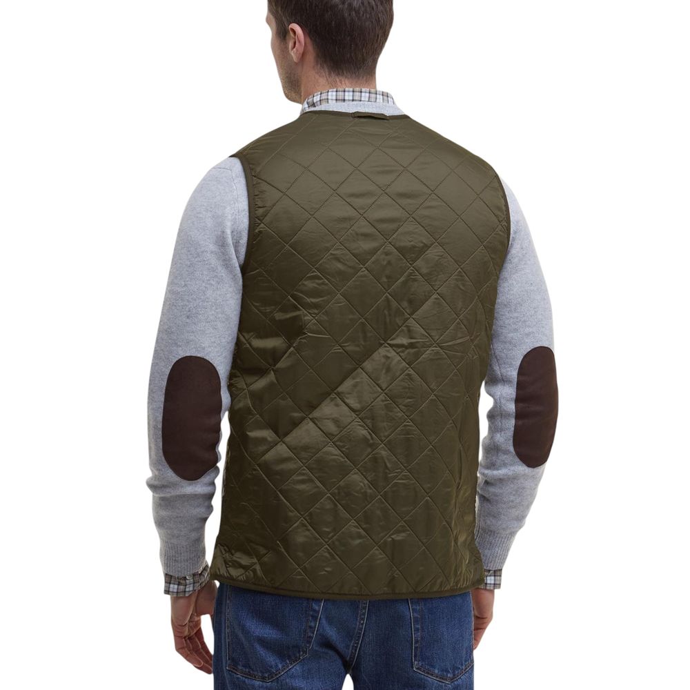 Vest by Barbour for men in polyamide green features a enviable silhouette, elegantly detailed with a enviable and functional lightweight & pockets for a enviable finish.