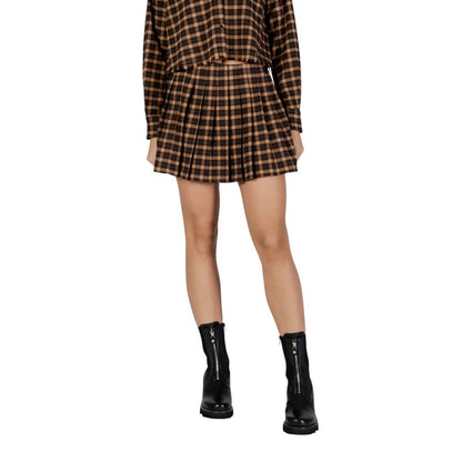 Skirt by Only for women in stretch polyester & viscose brown showcases a dramatic silhouette, artfully capturing the essence of the Women's Mini Pleated Plisse Stretch Polyester & Viscose Skirt in a dramatic mini cut for a refined look.