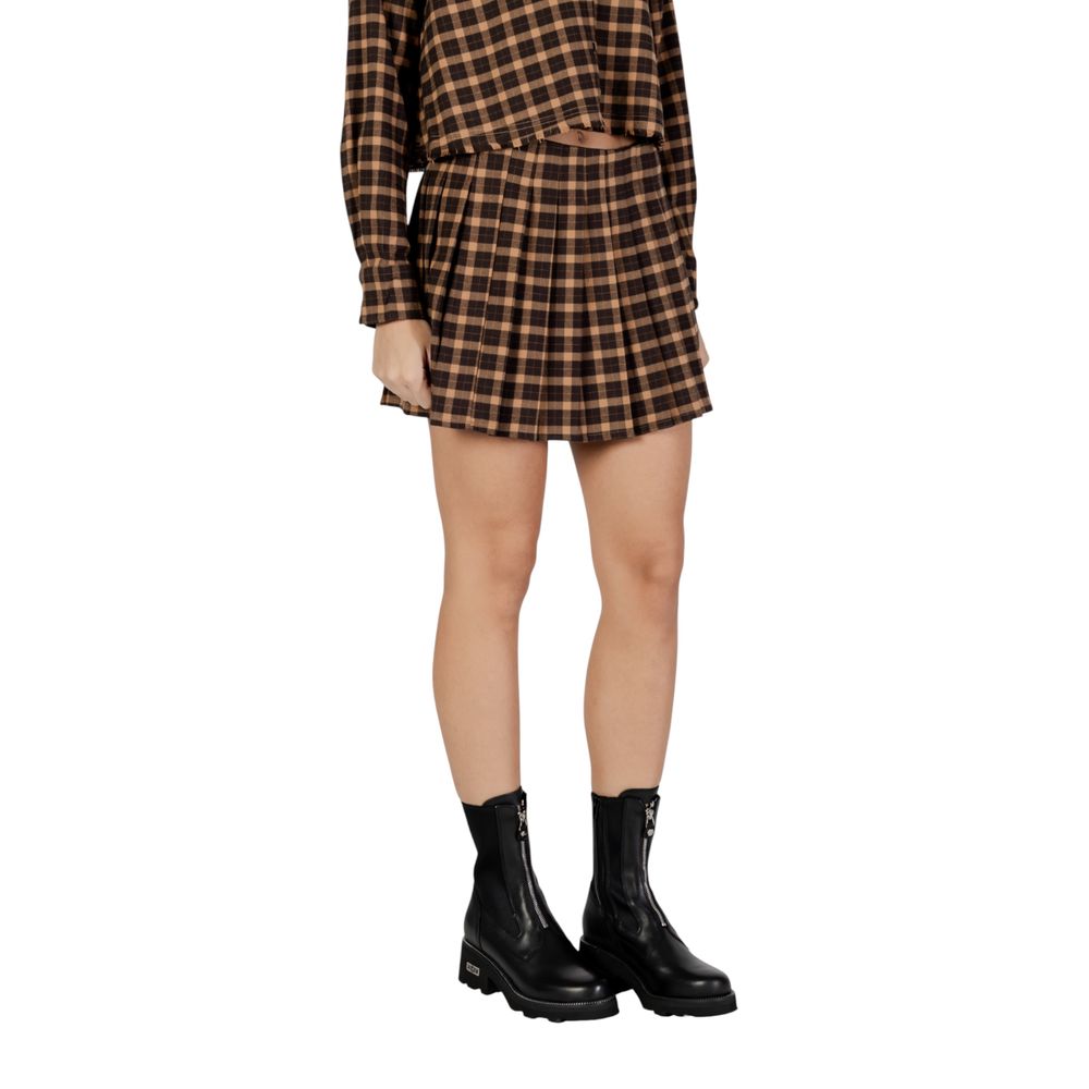 Skirt by Only for women in stretch polyester & viscose brown features an relaxed-yet-refined silhouette that elegantly showcases the Women's Mini Pleated Plisse Stretch Polyester & Viscose Skirt design and sophisticated mini.