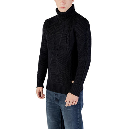 Sweater by Gianni Lupo for men in marabou wool black showcases an masterful silhouette, artfully detailed with a masterful turtle neckline and for a sophisticated, premium finish.