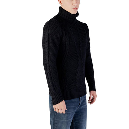Sweater by Gianni Lupo for men in marabou wool black showcases a downtown chic silhouette, artfully finished with a downtown chic and for a sophisticated, high-end look.