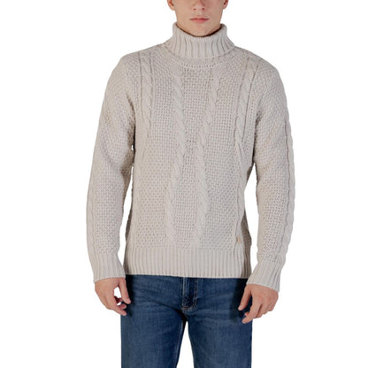Sweater by Gianni Lupo for men in marabou wool gray features an polished silhouette, showcasing refined and a sophisticated turtle neckline for a truly polished finish.