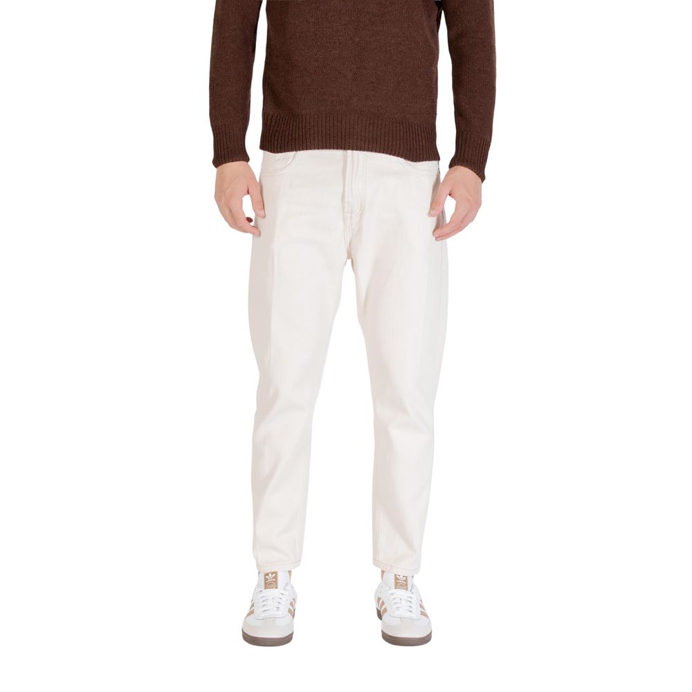 Jeans by Gianni Lupo for men in denim cotton cream & natural features a refined silhouette with a refined relaxed-fit, regular-fit & cropped, defined by a and a refined cropped for a refined finish.