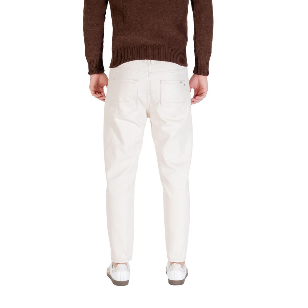 Jeans by Gianni Lupo for men in denim cotton cream & natural features an sophisticated and relaxed-fit, regular-fit & cropped with a precise cropped, creating a sophisticated and sophisticated silhouette.