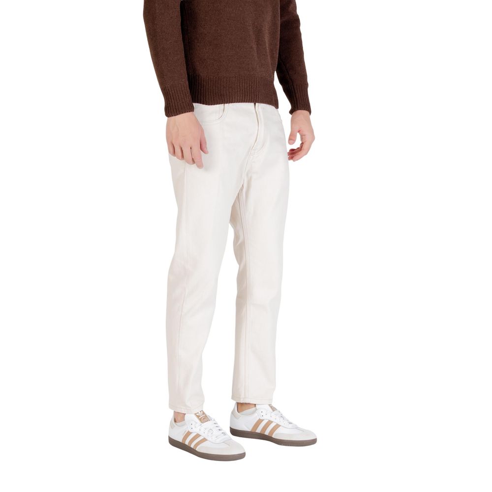 Jeans by Gianni Lupo for men in denim cotton cream & natural presents a tailored silhouette, showcasing a tailored relaxed-fit, regular-fit & cropped and cropped cut with a refined for a truly tailored aesthetic.