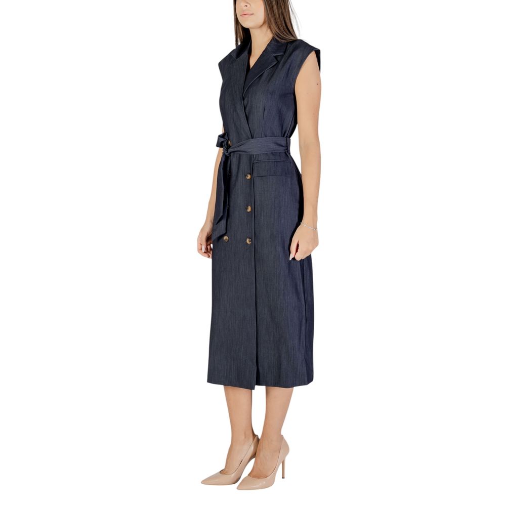 Dress by ICHI for women in stretch polyester & viscose blue features an magnificent silhouette, artfully detailed with a magnificent lapel notch-lapel neckline and that flows into an magnificent midi long.