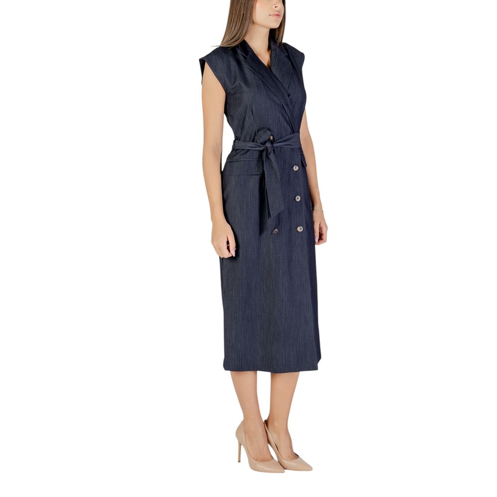Dress by ICHI for women in stretch polyester & viscose blue features an cute silhouette, detailed with a and that elegantly flows into a cute midi long.