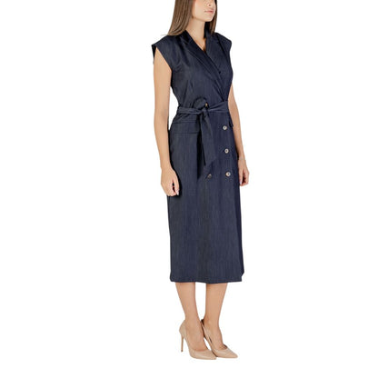 Dress by ICHI for women in stretch polyester & viscose blue features an cute silhouette, detailed with a and that elegantly flows into a cute midi long.