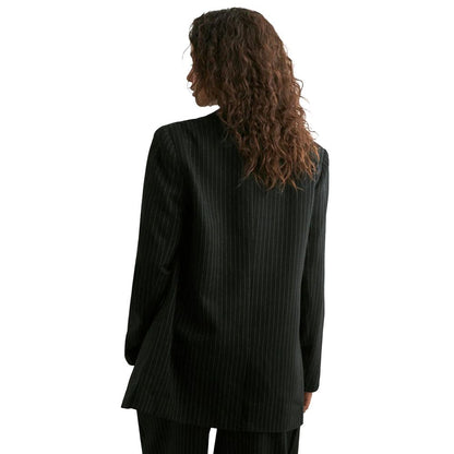 Blazer by Only for women in polyester & viscose black showcases a polished silhouette, highlighted by a refined and polished for a sophisticated finish.
