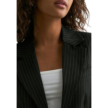 Blazer by Only for women in polyester & viscose black showcases a discerning silhouette, elegantly detailed with a sophisticated and premium for a truly discerning finish.