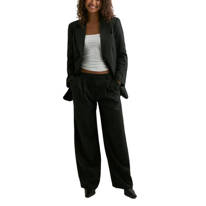 Blazer by Only for women in polyester & viscose black features an stylish silhouette, showcasing a sophisticated and stylish for a truly stylish finish.