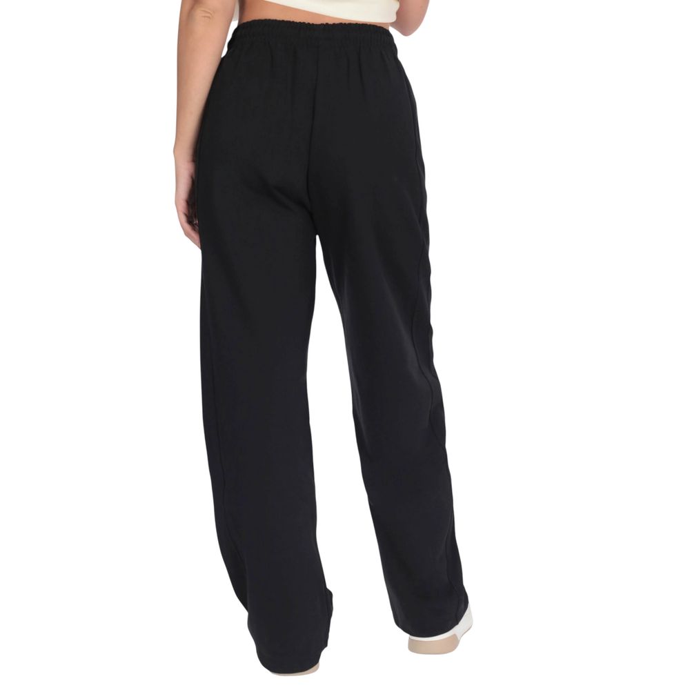 Activewear Jogger Pants by County of Milan for women in cotton black features an kinetic relaxed-fit & wide and long with a , showcasing high-performance for an kinetic look.