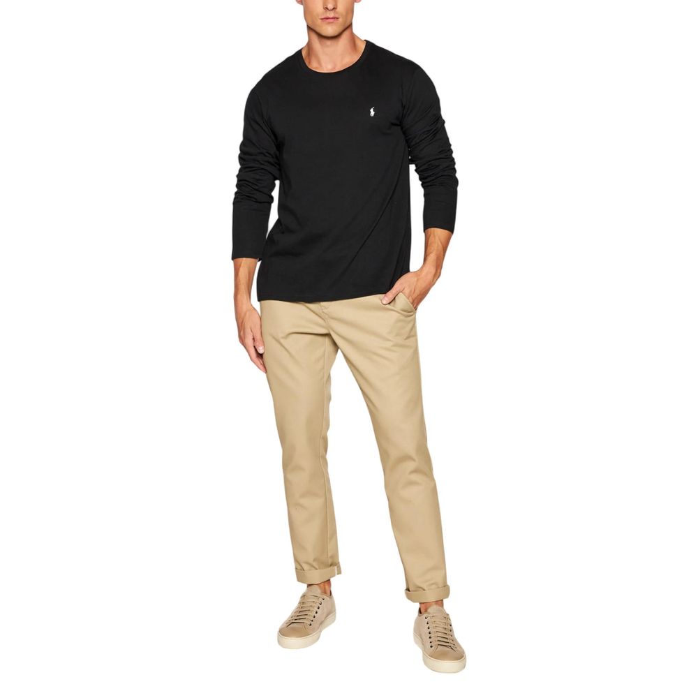T-Shirt by Ralph Lauren for men in cotton black features an on trend silhouette, perfectly showcasing a on trend and crew neckline for an elevated aesthetic.