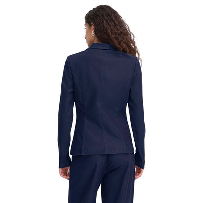 Blazer by ICHI for women in stretch denim cotton blue features an crisp silhouette with sophisticated and a crisp lapel neckline for a truly crisp finish.