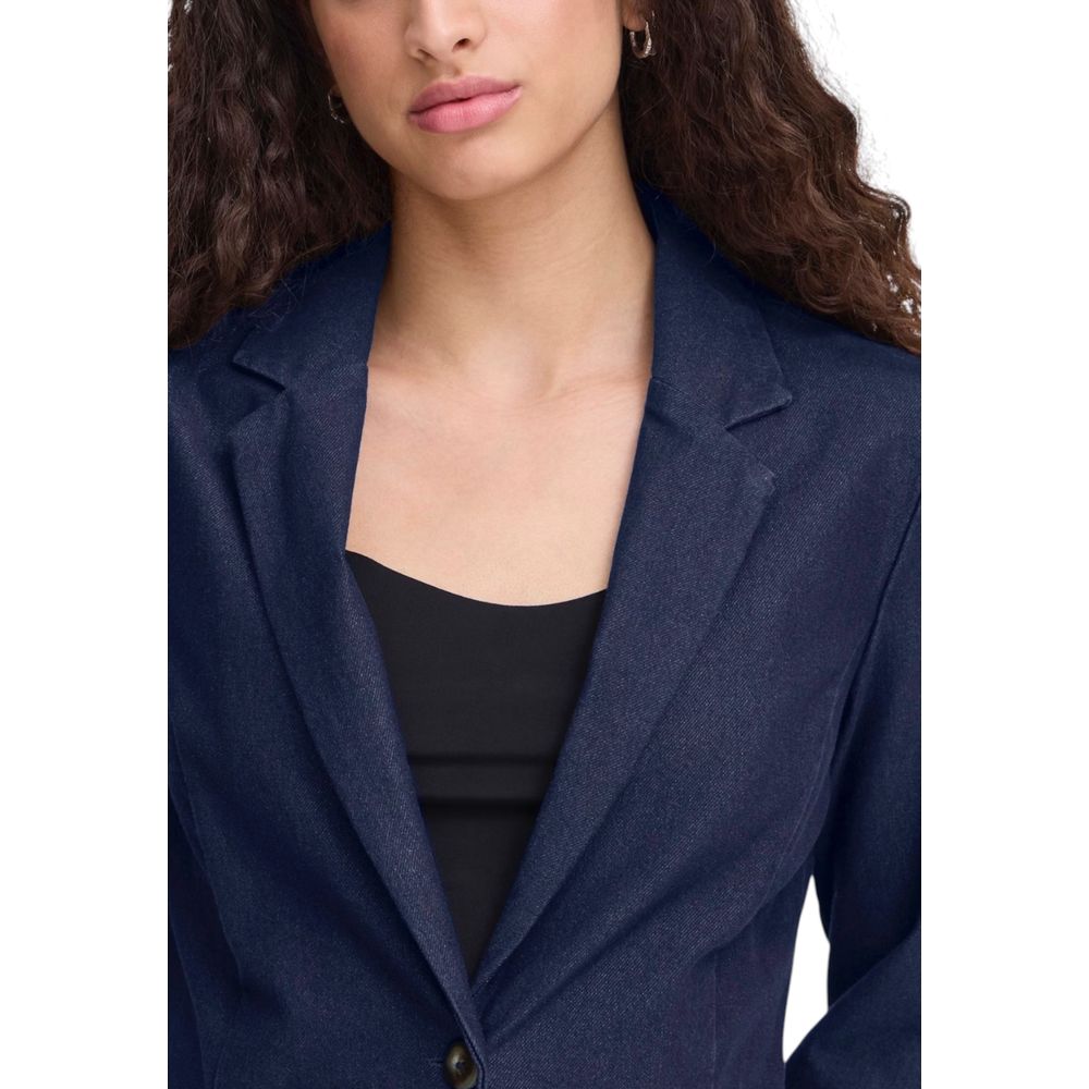 Blazer by ICHI for women in stretch denim cotton blue features an stylish silhouette, showcasing a sophisticated and stylish for a truly stylish finish.