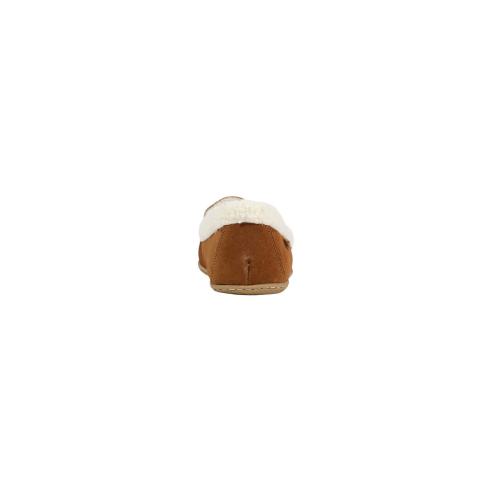 Moccasin Slippers by Ralph Lauren for women in suede leather & faux fur brown features an effortlessly elegant silhouette, showcasing the Women's Suede Leather & Faux Fur Moccasin Slippers design with an effortlessly elegant and a for a effortlessly elegant look.