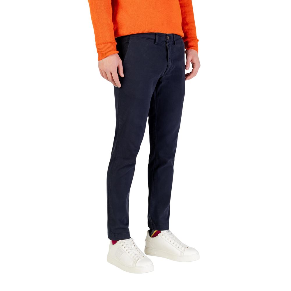 Trousers by Borghese for men in stretch cotton blue presents a perennial silhouette, meticulously tailored with a skinny & regular-fit cut, long finish, and an elegant .