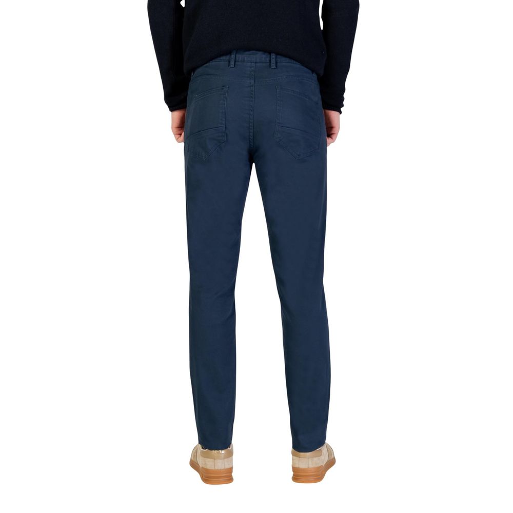 Trousers by Borghese for men in stretch cotton blue features an on trend silhouette, showcasing a sophisticated skinny & regular-fit with a long and for an on trend finish.