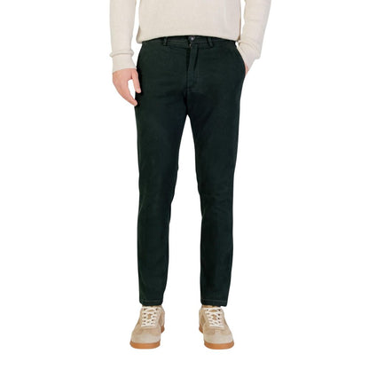 Trousers by Borghese for men in stretch cotton green presents a smart silhouette, meticulously detailed with a smart skinny & regular-fit, a smart long, and a smart .