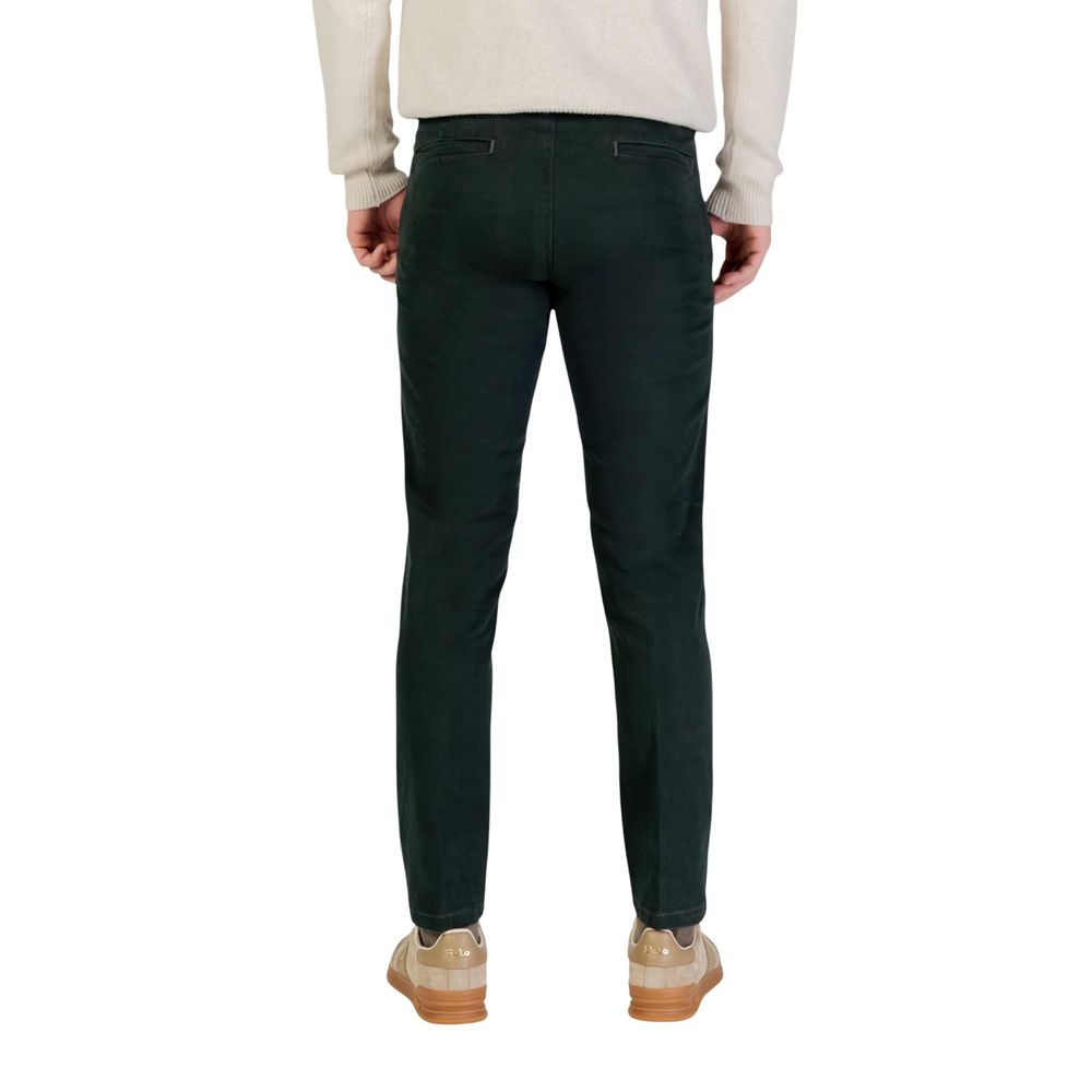 Trousers by Borghese for men in stretch cotton green presents a smart silhouette, meticulously detailed with a smart skinny & regular-fit, a smart long, and a smart .