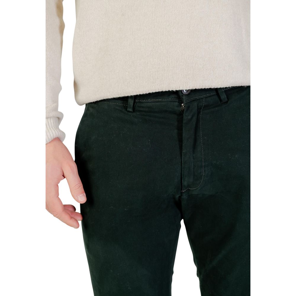 Trousers by Borghese for men in stretch cotton green presents a perennial silhouette, meticulously tailored with a skinny & regular-fit cut, long finish, and an elegant .
