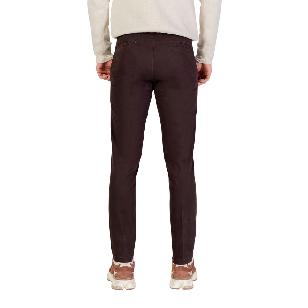 Trousers by Borghese for men in stretch cotton brown features a tailored silhouette with a tailored skinny & regular-fit, defined by its long and a sophisticated .