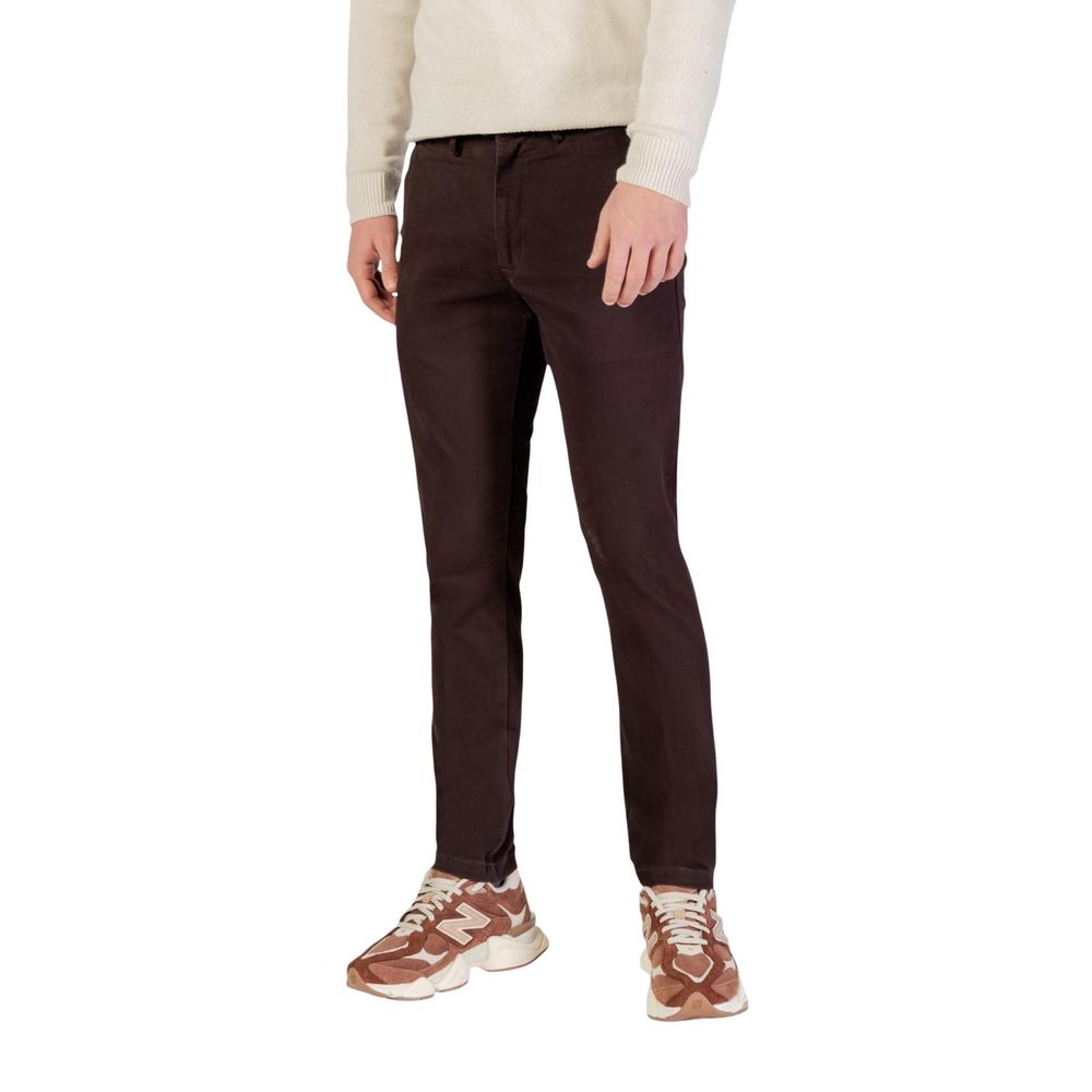 Trousers by Borghese for men in stretch cotton brown presents a smart silhouette, meticulously detailed with a smart skinny & regular-fit, a smart long, and a smart .