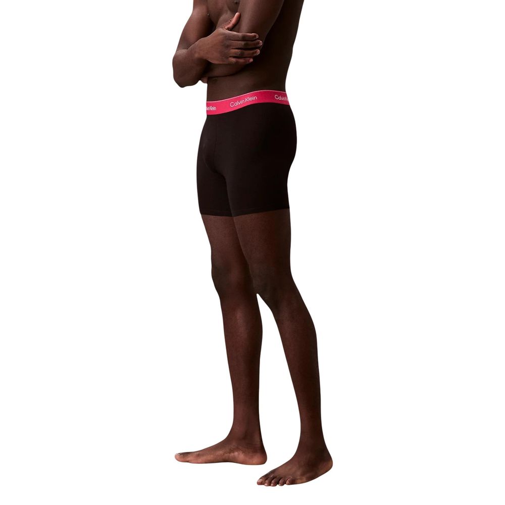 Underwear Boxer Shorts by Calvin Klein Underwear for men in stretch cotton pink features an understated silhouette, perfectly capturing the understated essence of the Men's Stretch Cotton Boxer Shorts design.