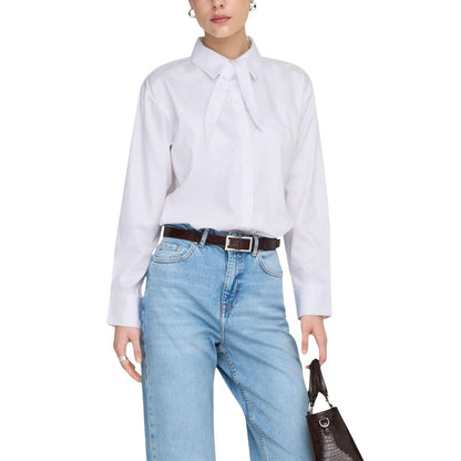 Shirt by Jacqueline De Yong for women in cotton white showcases a sleek silhouette, elegantly detailed with a sleek and long-sleeve for a sleek finish.